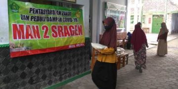 MAN 2 Sragen Tasyarufkan Zakat Menjelang Ramadhan Kepada Warga Terdampak Covid-19