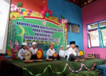 Raika Perwanida Sragen Adakan Akhirussanah dengan Pengajian dan Berbagi ke Warga Sekitar