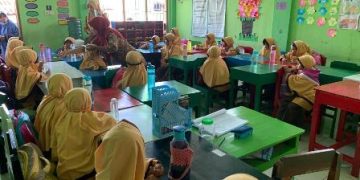Pemberian Obat Cacing dan Sosialisasi Cuci Tangan di MIT Amanah oleh Puskesmas Ngrampal