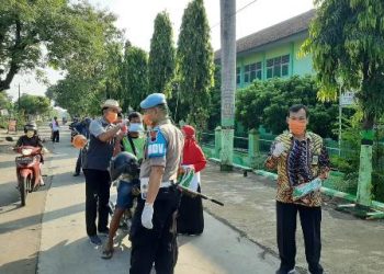 Luar biasa, MTsN 4 Sragen Bagikan Gratis 1000 Masker pada Masyarakat