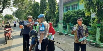 Luar biasa, MTsN 4 Sragen Bagikan Gratis 1000 Masker pada Masyarakat