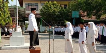 Bersarung dan Berpeci, MTsN 2 Sragen Adakan Peringatan Hari Santri