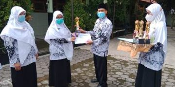 Pembagian Piala dan Medali Semarakkan Upacara HGN ke 76 MTs N 7 Sragen