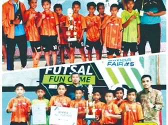 Garuda Muda MIN 9 Sragen menyabet juara 3 futsal di Dimsafair