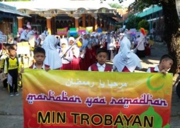 MIN Trobayan Sambut Ramadhan Dengan Pawai
