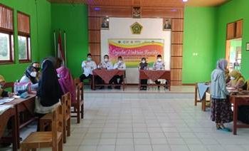 MTs Negeri 7 Sragen, KUA Miri dan Puskesmas Miri Sinergi Selenggarakan Vaksinasi