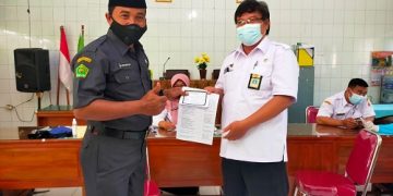 Guru dan Karyawan MTs  N 2 Sragen Siap Vaksin, Siap Ngajar