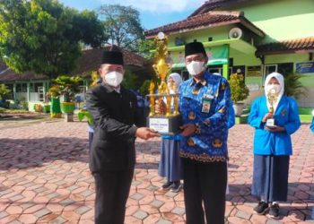 Upacara Hari Pendidikan Nasional Kecamatan Plupuh dipusatkan Di MTsN 4 Sragen