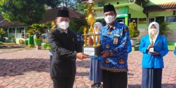 Upacara Hari Pendidikan Nasional Kecamatan Plupuh dipusatkan Di MTsN 4 Sragen