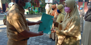 UPZ Kankemenag Sragen Serahklan Insentif Kepada 134 Guru MI Swasta