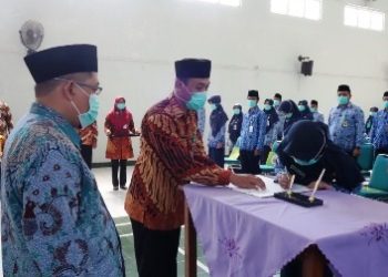 68 PNS diangkat Sumpahnya sebagai PNS di lingkungan Kankemenag Sragen