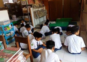 MTsN 4 Berikan Reward kepada Siswa Teraktif Kunjungi Perpustakaan