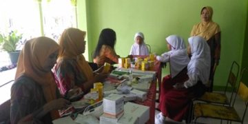 MIN Patihan dan Dinas Kesehatan Melakukan Pemeriksaan Kesehatan Siswa Kurang Mampu