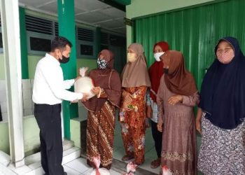 Ramadhan Berkah dengan Berbagi Zakat Fitrah