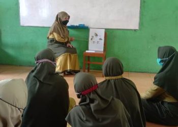 Guru MIN 4 Sragen Mengikuti Pelatihan Literasi dalam Pembelajaran dengan Buku Besar (Big Book)