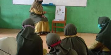 Guru MIN 4 Sragen Mengikuti Pelatihan Literasi dalam Pembelajaran dengan Buku Besar (Big Book)