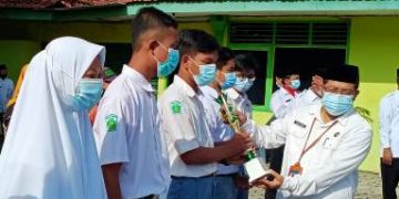 Kankemenag Sragen Beri Penghargaan Pada 10 Siswa MAN 2 Sragen pada HAB Kemenag ke-75