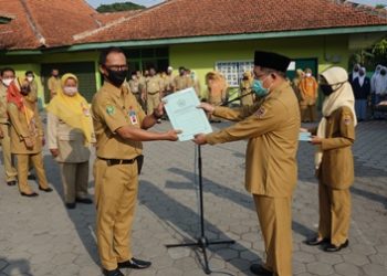 Kakankemenag Sragen Serahkan Surat Tugas Jabatan Pelaksana kepada 77 PNS