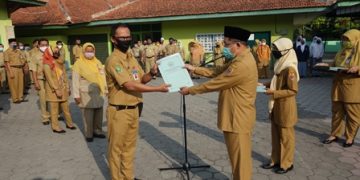 Kakankemenag Sragen Serahkan Surat Tugas Jabatan Pelaksana kepada 77 PNS