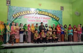 12 Siswa Berprestasi Terima Penghargaan Dalam Akhirussanah MTsN 2 Sragen