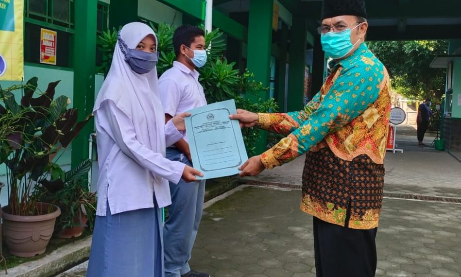 Berinisiatif Berkompetisi Saat PAT, Siswa MAN 2 Sragen Persembahkan Medali Tingkat Nasional