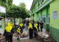Peduli Madrasah, Guru dan Pegawai MTsN 4 Sragen Kerja Bakti Bersihkan Puing-Puing Bongkaran Gedung