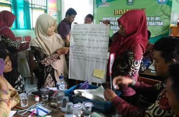 Guru Madrasah Ibtidaiyah Kecamatan Sidoharjo Mengikuti Pelatihan Praktek Mengajar Yang Baik