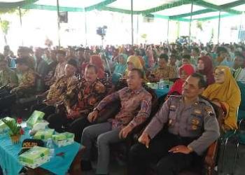 Bupati Batang Selaku Alumni MTsN 4 Sragen Berikan Bonus Kepada 2 Siswa MTsN 4 Sragen