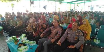 Bupati Batang Selaku Alumni MTsN 4 Sragen Berikan Bonus Kepada 2 Siswa MTsN 4 Sragen