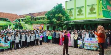 Lomba Kekompakan dan Kreatifitas Warnai Pawai Semarak Ramadhan MTsN 5 Kota Sragen