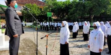 Sederhana Namun Khidmat, Camat Tanon Sebagai Pembina Upacara HAB Kemenag ke 75 di Tanon