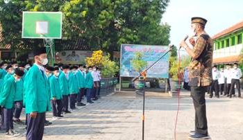 Kunjungi MTsN 2 Sragen, Wakil Bupati Sragen Beri Semangat Siswa Untuk Belajar dengan Patuhi Protokol Kesehatan