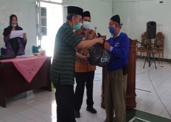 UPZ Kab Sragen Serahkan Bantuan Kesejahteraan dan Paket Sembako Bagi Warga Kurang Mampu