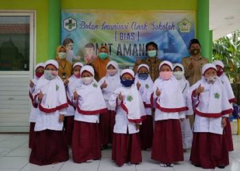 46 Siswa MIT Amanah Ngrampal Ikuti Imunisasi