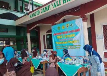 Dukung Pembelajaran PTM, MAN 2 Sragen Gelar Vaksinasi Sinovac bagi Peserta Didik