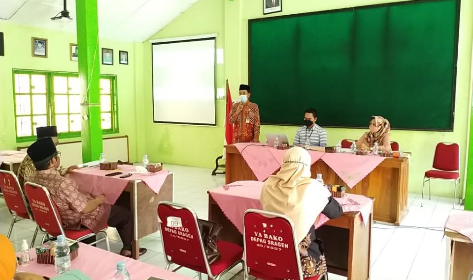 BRI Menyerahkan Kartu Cash Card Virtual Account