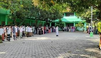 Upacara Hari Santri Nasional MTs Negeri 6 Sragen
