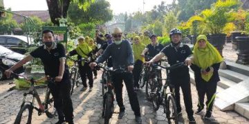 Meriahkan HUT PGRI dan Hari Guru Nasional, MTsN 4 Sragen Gowes Bersama