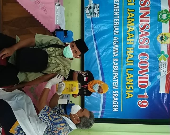 Jamaah Calon Haji Tahun 2021 Mengikuti Vaksinasi Covid-19