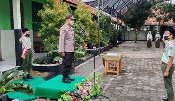 Kapolsek Menjadi Pembina Upacara Hari Pahlawan MTs Negeri 7 Sragen