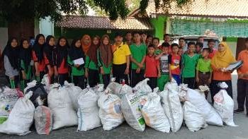 Jateng Kudu Resik, World Clean Up MTsN 7 Sragen