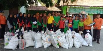 Jateng Kudu Resik, World Clean Up MTsN 7 Sragen