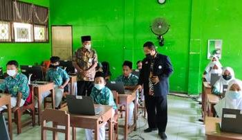 Gelar Simulasi ANBK, MTsN 2 Sragen Dipantau Pengawas Madrasah