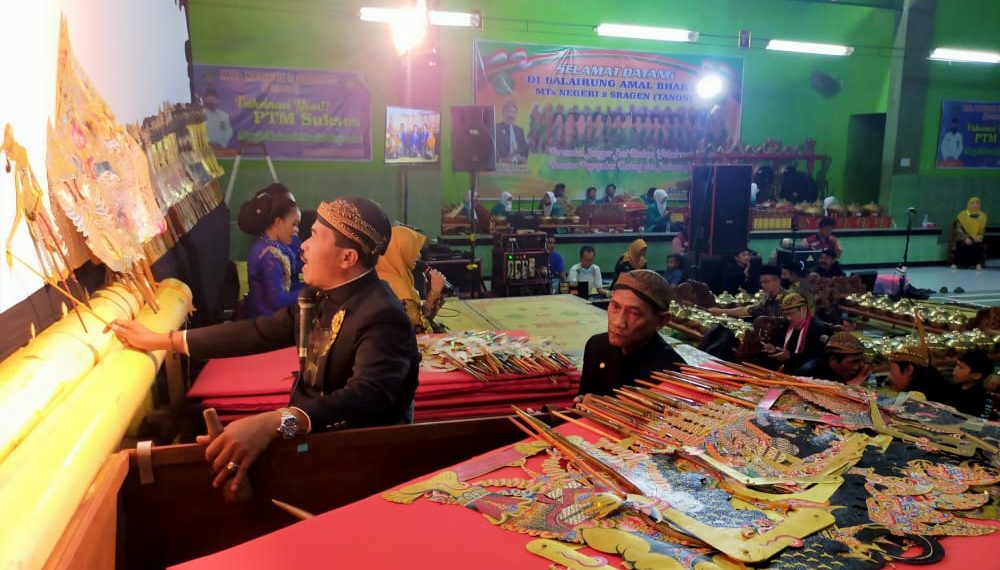 Pagelaran Wayang Kulit di MTsN 2 Sragen Warnai Hari Jadi Sragen ke 276