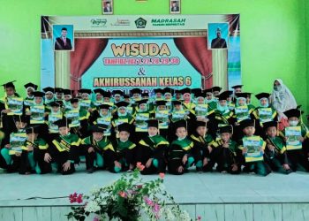 Wisuda Tahfidz Al Quran Juz  1, 27, 28, 29, 30 Lengkapi Ahirussanah Siswa Kelas VI MIN 5 Sragen