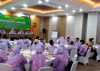 Wujudkan Visi Misi Madrasah yang Berkelas Dunia, Kamad MTsN 5 Sragen adakan Raker EDM dan Paparan Proker