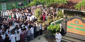 Peringati Hari Santri, Seluruh Guru dan Siswa MAN 1 Sragen Berbusana Ala Santri