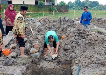 Jum’at Kliwon, MTsN 7 Sragen  Gelar Peletakan Batu Pertama Pembangunan Masjid