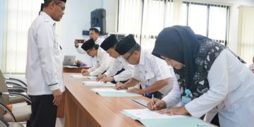 Pejabat dan Kepala Madrasah Negeri di Lingkungan Kankemenag Sragen Tandatangani Perkin dan Pakta Integritas