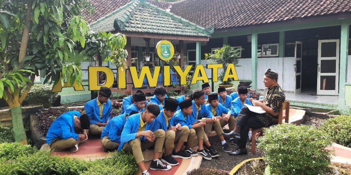 Guru Sebagai Orangtua Asuh Siswa di Madrasah, Tingkatkan Kenyamanan dan Prestasi Siswa MTsN 4 Sragen